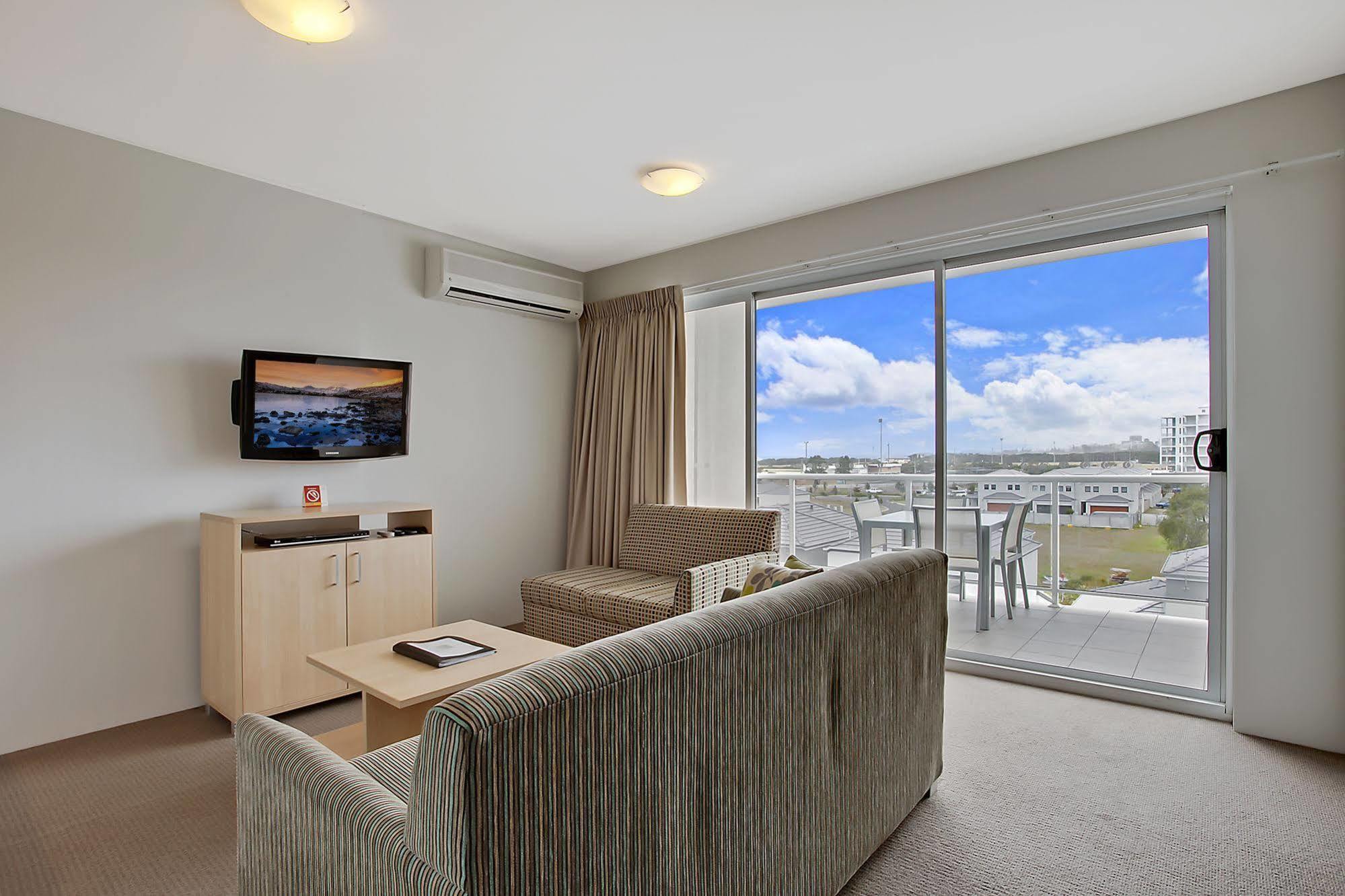 Quality Suites Pioneer Sands Wollongong Ngoại thất bức ảnh
